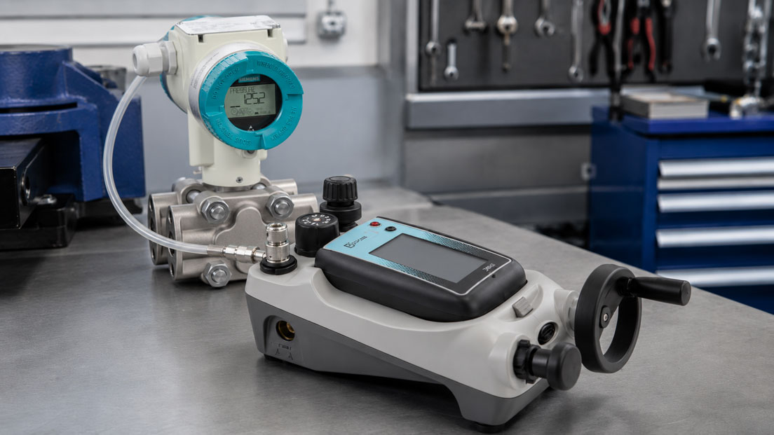 Dokumentierte Druckkalibrierung eines SITRANS P320 mit dem DPI610E Prozesskalibrator