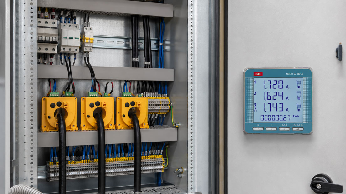 Energiezähler im Schaltschrank mit 96x96 Einbaumessgerät und Stromwandlern nachrüsten
