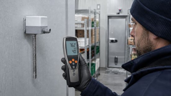 Feuchtesensor nach Kondensation im Kühlraum mit Referenzgerät überprüfen