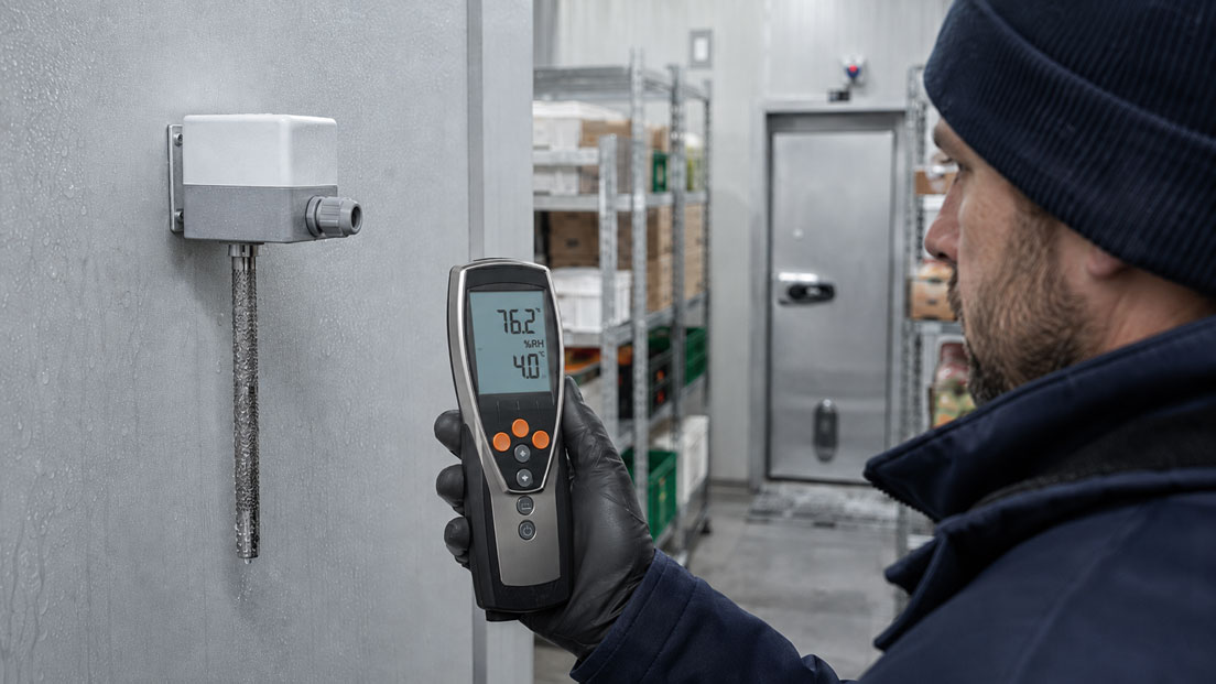 Feuchtesensor nach Kondensation im Kühlraum mit Referenzgerät überprüfen