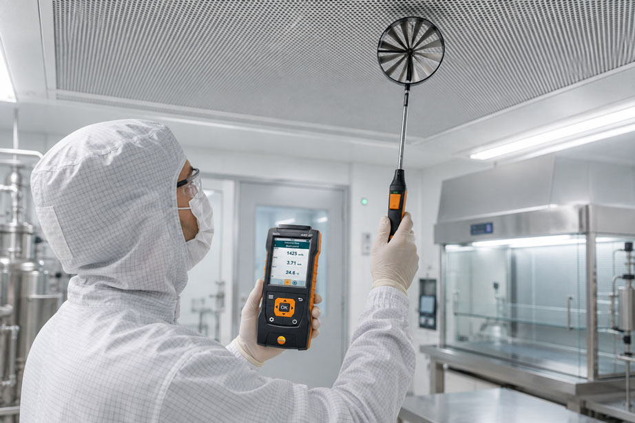 Laminar Flow Messung im Reinraum mit testo 440 dP und Flügelradsonde